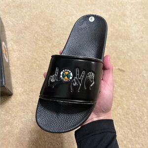 Size 9 mens - Cross Colours CXC Love Is Love Sign Language Black